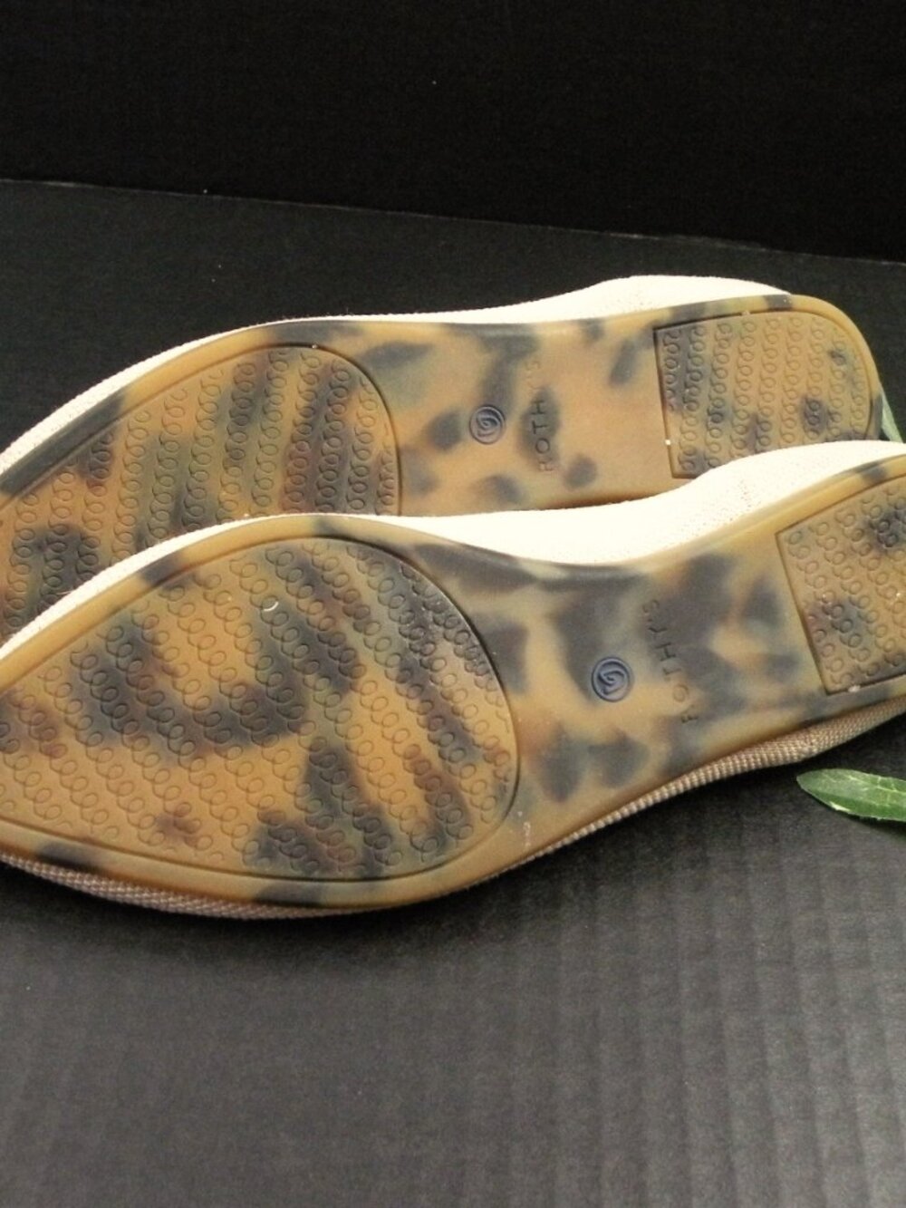 Rothys The Point Flats in Camel Size 9 - Picture 7 of 7